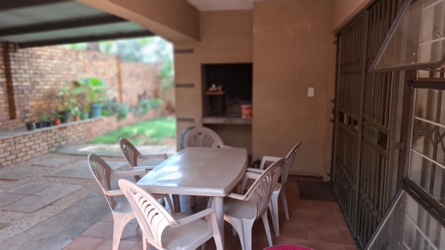 4 Bedroom Property for Sale in Safari Gardens North West